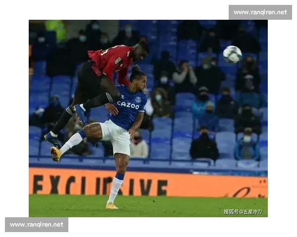 门将开球的艺术与战略分析:如何通过精准传球引发进攻转折 门将开球的艺术与战略分析:如何通过精准传球引发进攻转折